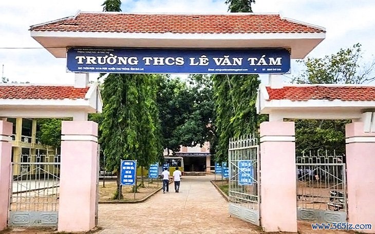 Cách chức hiệu trưởng bỏ trường cả tháng không đến làm việc - Ảnh 1.